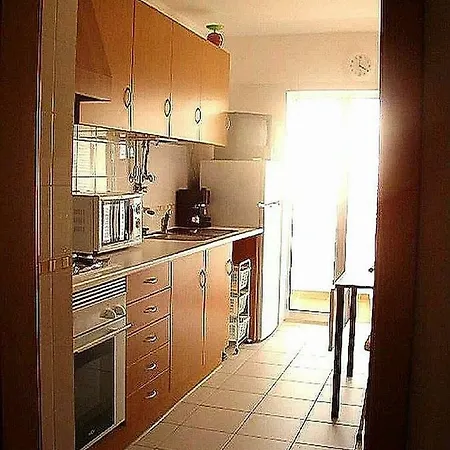 Encosta Da Marina Apart דירה